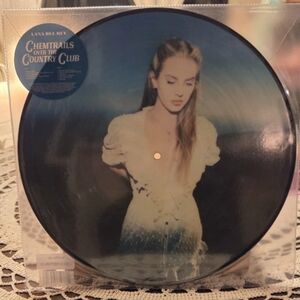 ♡ new lana del rey chemtrails over the country club picture disc vinyl ♡